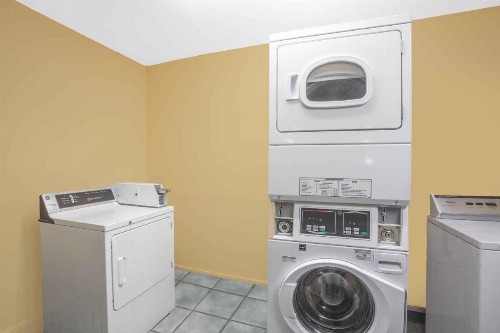 Travel Stay - Coalinga - image 16
