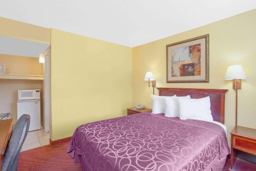 Travel Stay - Coalinga - image 22