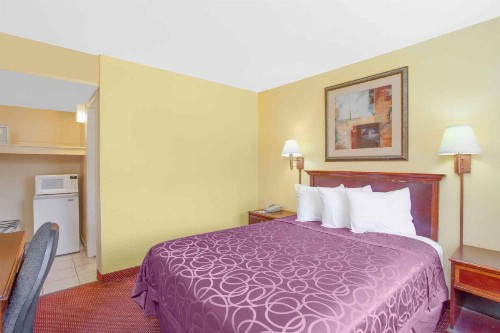 Travel Stay - Coalinga - image 28