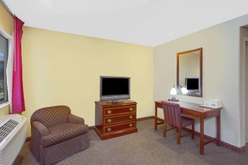 Travel Stay - Coalinga - image 32