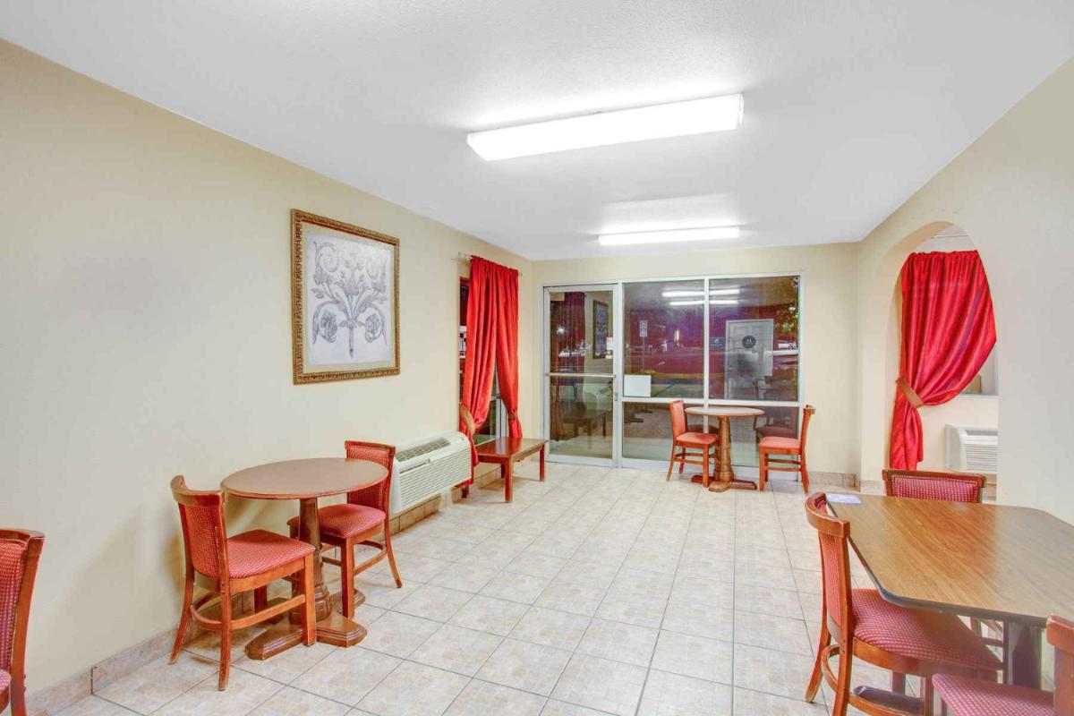 Travel Stay - Coalinga - image 5