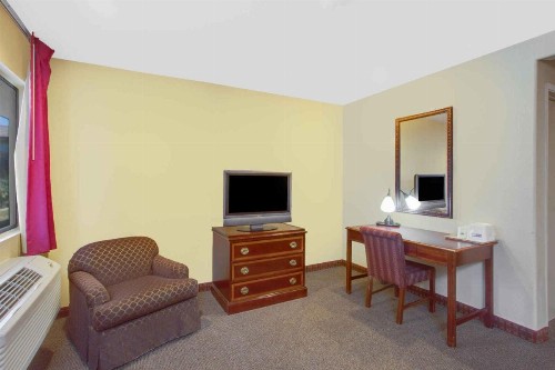 Travel Stay - Coalinga - image 6