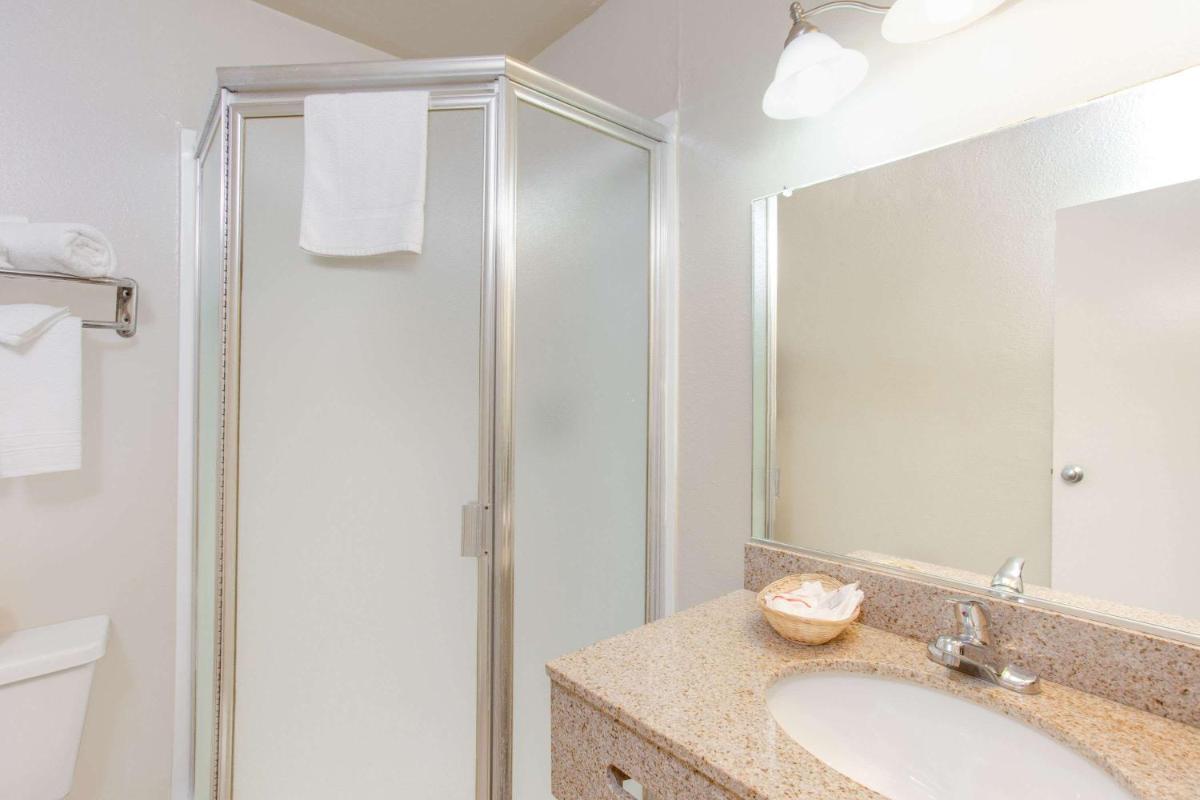 Travel Stay - Coalinga - image 7