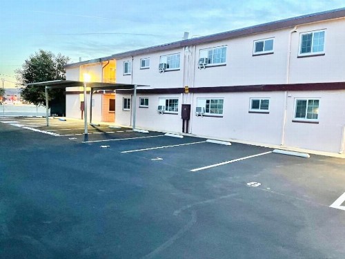 Royal Lodge - image 15