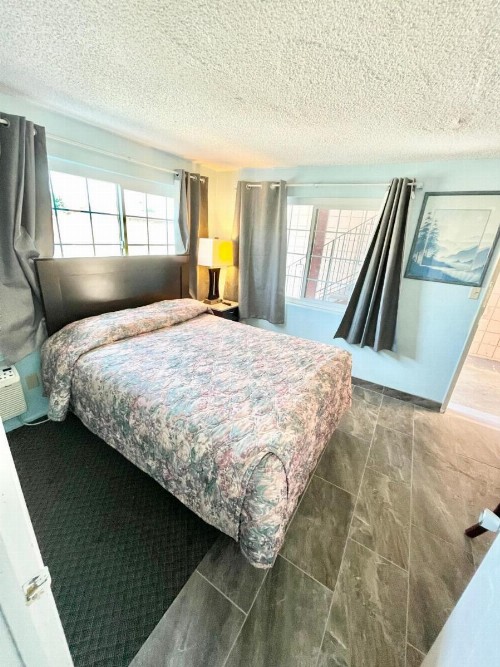 Royal Lodge - image 18