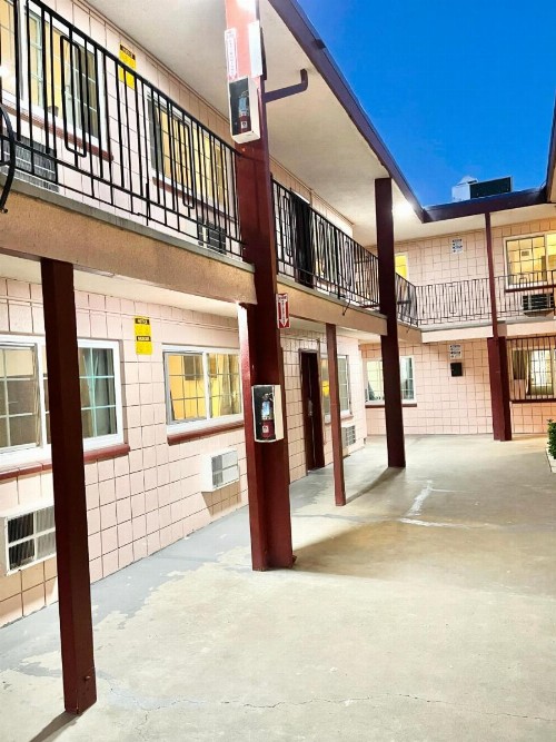 Royal Lodge - image 4