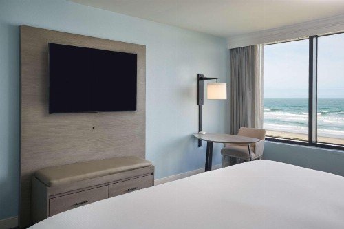 Hilton Cocoa Beach Oceanfront - image 5