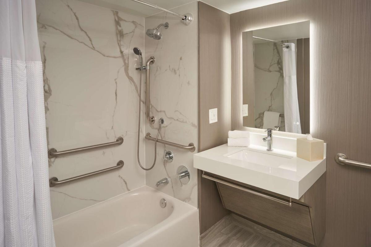 Hilton Cocoa Beach Oceanfront - image 7