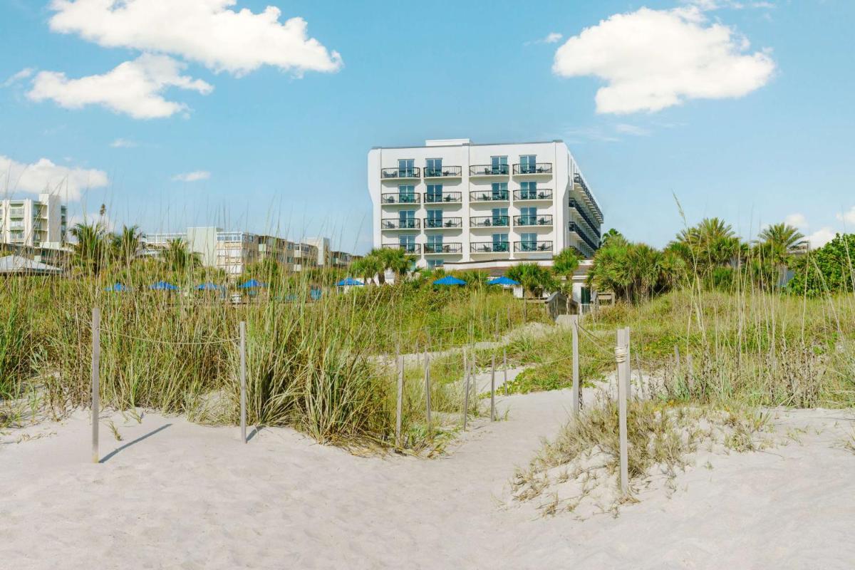 DoubleTree by Hilton Hotel Cocoa Beach Oceanfront - main image