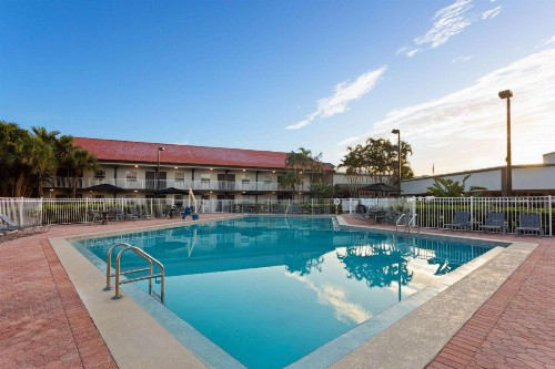 La Quinta Inn by Wyndham Cocoa Beach-Port Canaveral - image 23