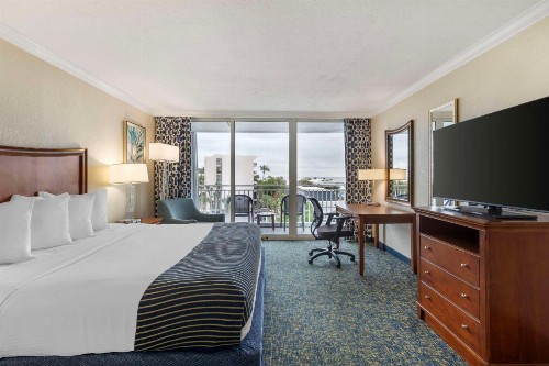 Best Western Cocoa Beach Hotel & Suites - image 4