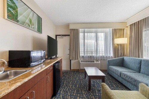 Best Western Cocoa Beach Hotel & Suites - image 45