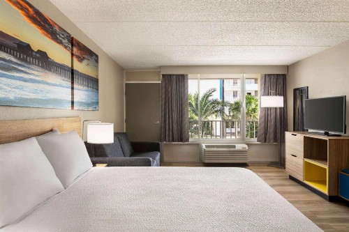 Days Inn by Wyndham Cocoa Beach Port Canaveral - image 11