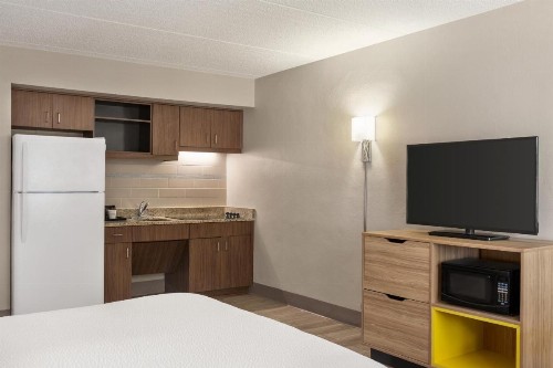 Days Inn by Wyndham Cocoa Beach Port Canaveral - image 25
