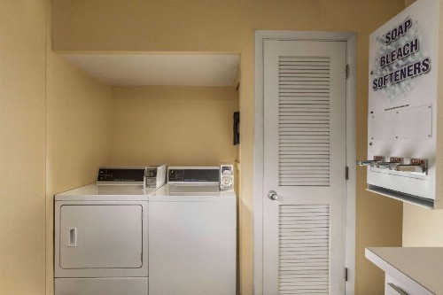 Days Inn by Wyndham Cocoa Beach Port Canaveral - image 28