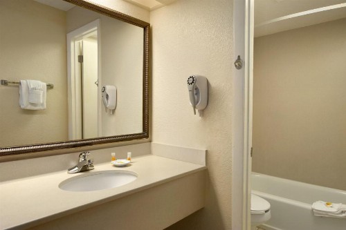 Days Inn by Wyndham Cocoa Beach Port Canaveral - image 30