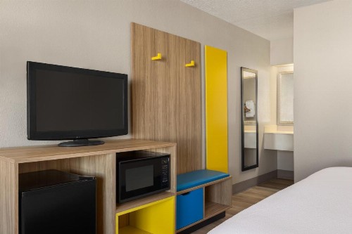 Days Inn by Wyndham Cocoa Beach Port Canaveral - image 49