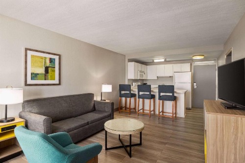 Days Inn by Wyndham Cocoa Beach Port Canaveral - image 7
