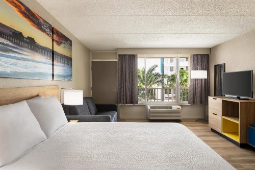 Days Inn by Wyndham Cocoa Beach Port Canaveral - image 9