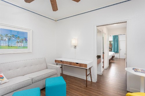 Beachside Hotel and Suites - image 10