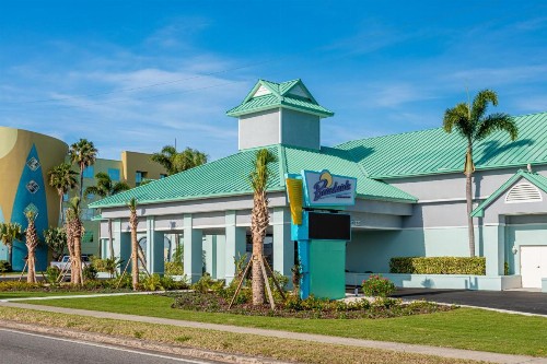 Beachside Hotel and Suites - image 17