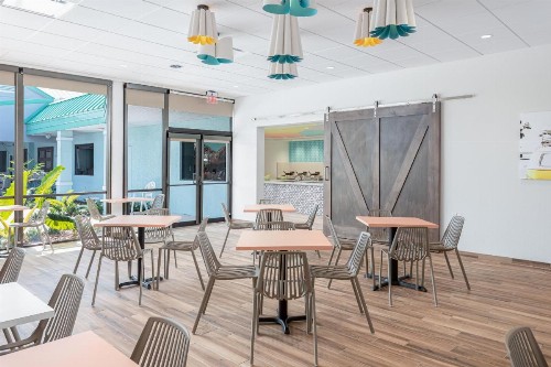 Beachside Hotel and Suites - image 21