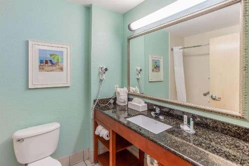 Beachside Hotel and Suites - image 23