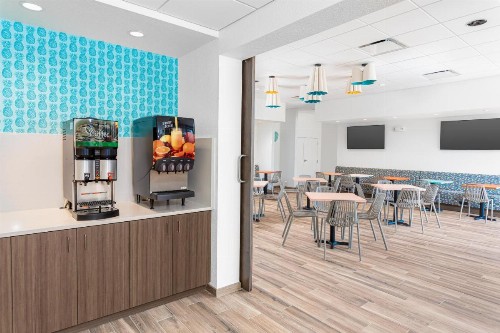 Beachside Hotel and Suites - image 25