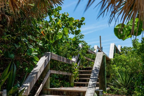 Beachside Hotel and Suites - image 26