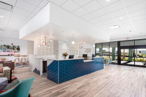 Beachside Hotel and Suites - image 3