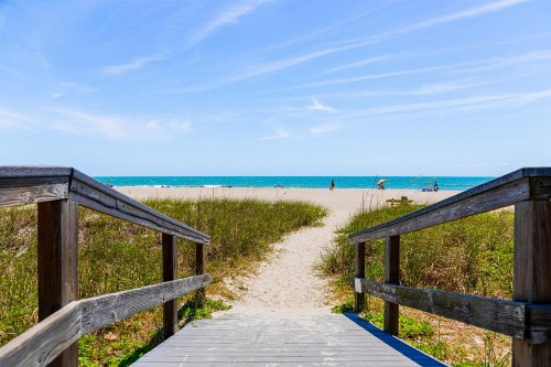 Beachside Hotel and Suites - image 32