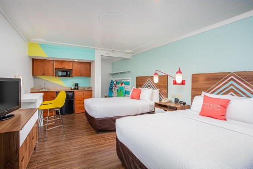 Beachside Hotel and Suites - image 43