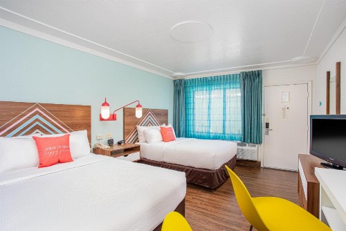 Beachside Hotel and Suites - image 44
