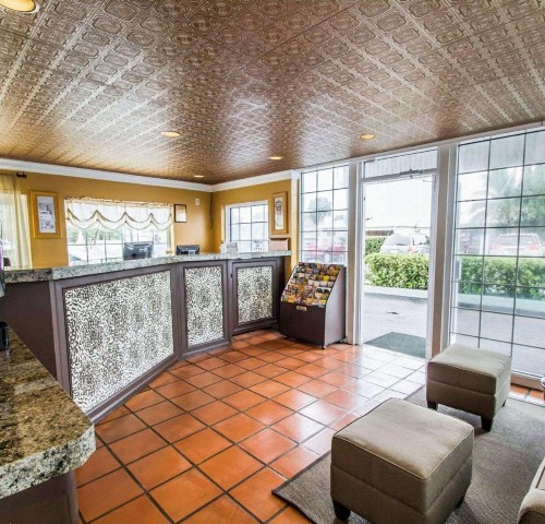 Econo Lodge Cocoa Beach - near the Port - image 1