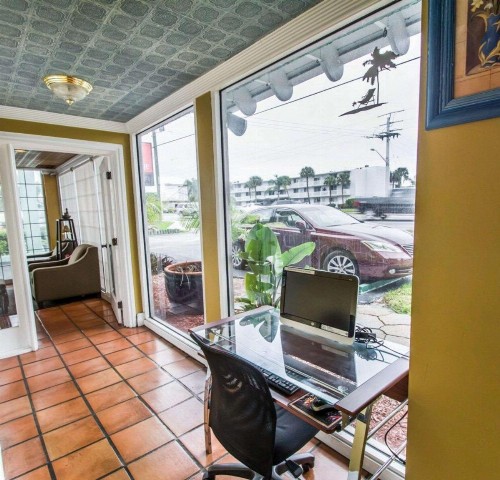 Econo Lodge Cocoa Beach - near the Port - image 10