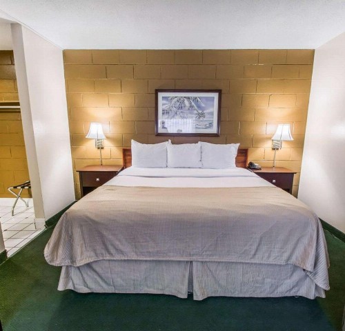 Econo Lodge Cocoa Beach - near the Port - image 12