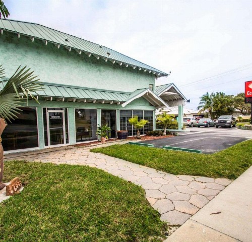 Econo Lodge Cocoa Beach - near the Port - image 21