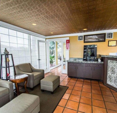Econo Lodge Cocoa Beach - near the Port - image 3