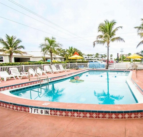 Econo Lodge Cocoa Beach - near the Port - image 4