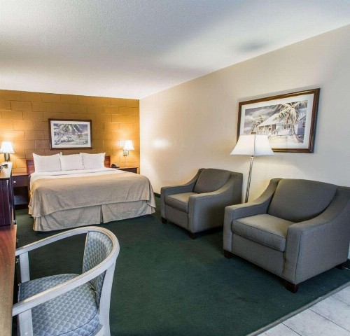 Econo Lodge Cocoa Beach - near the Port - image 5