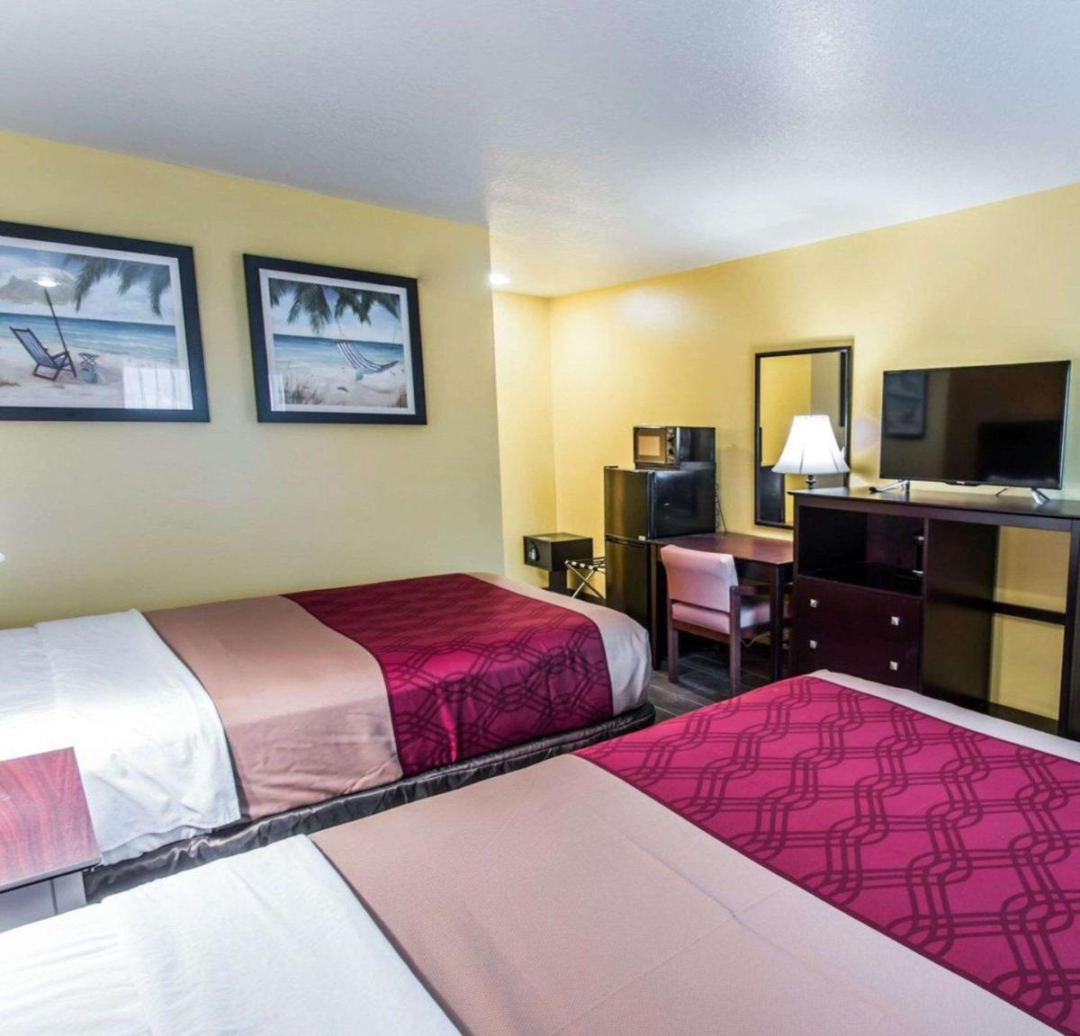 Econo Lodge Cocoa Beach - near the Port - image 7