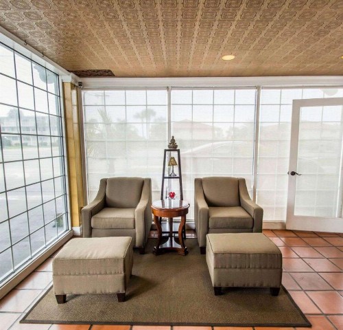 Econo Lodge Cocoa Beach - near the Port - image 9