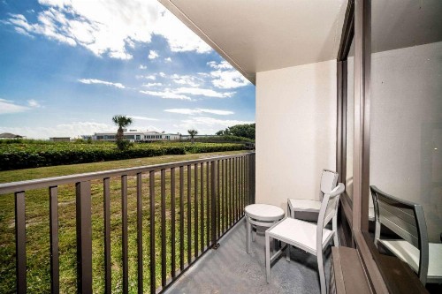 La Quinta by Wyndham Cocoa Beach Oceanfront - image 2