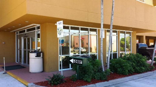 Cocoa Beach Suites Hotel - image 21