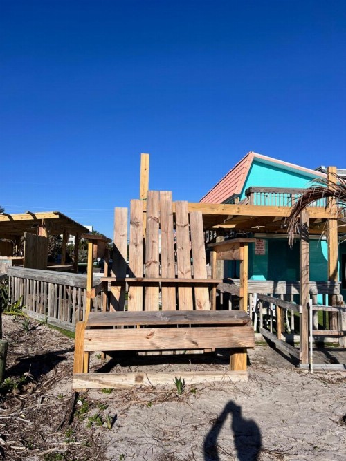 Anthony's on the Beach - image 11