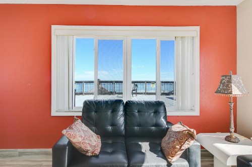 Anthony's on the Beach - image 29