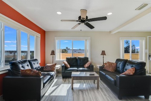 Anthony's on the Beach - image 36