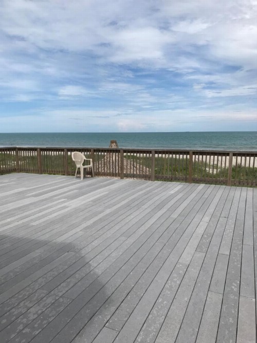 Anthony's on the Beach - image 4
