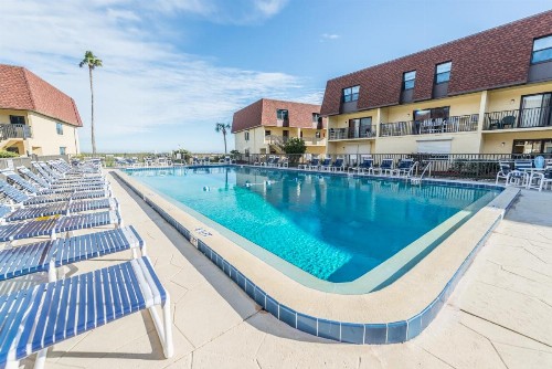 Cocoa Beach Club - image 3