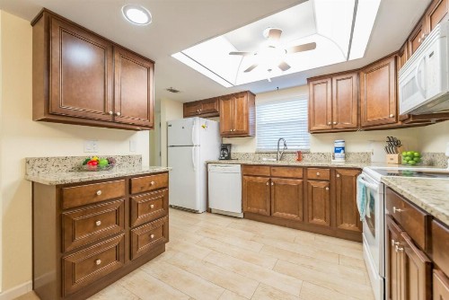 Cocoa Beach Club - image 30